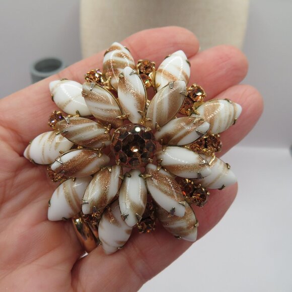Juliana D & E Gold Fluss Milk Glass Layered Starburst Design Vintage Brooch - Picture 3 of 9